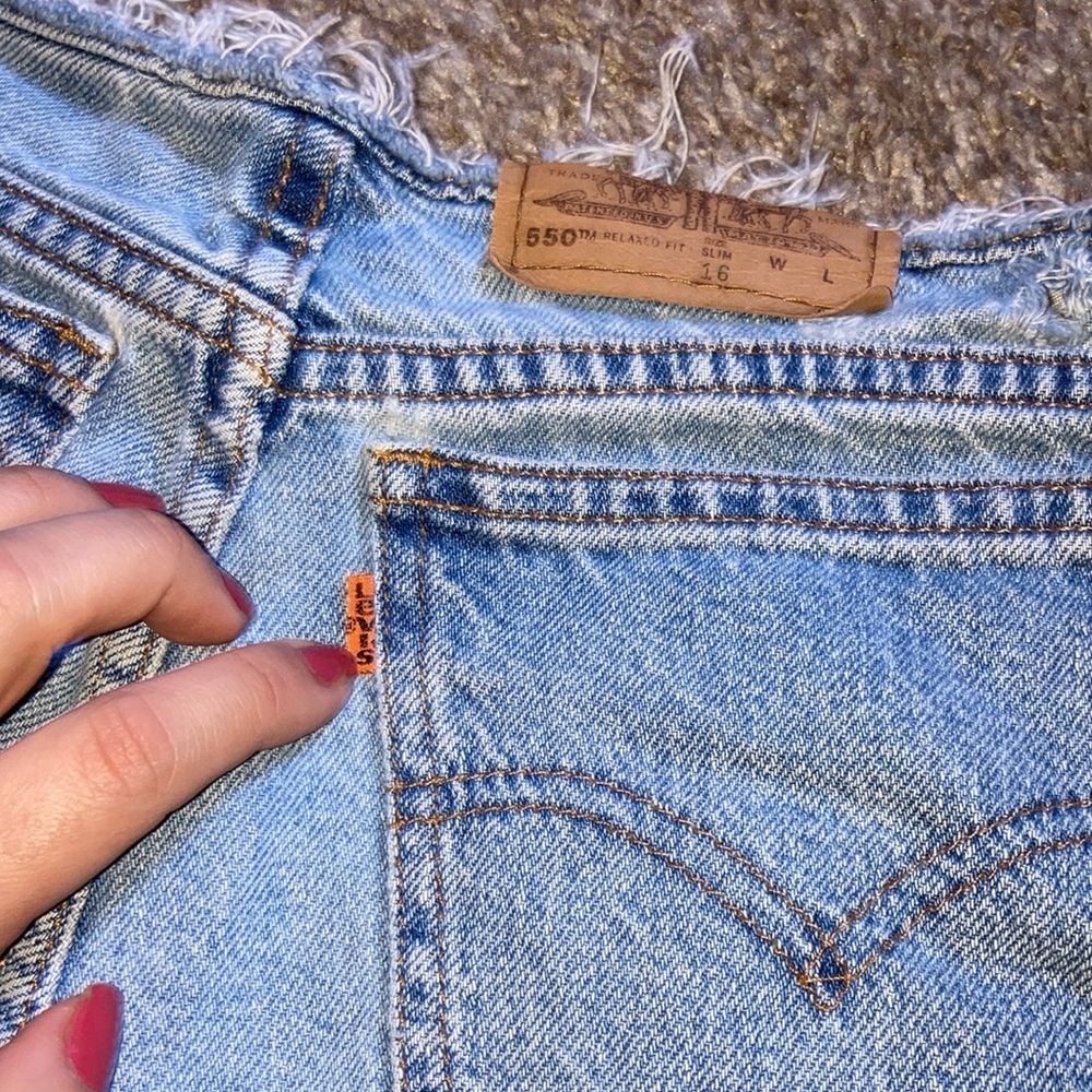 Orange tab Levi’s shorts - Picture 2 of 10
